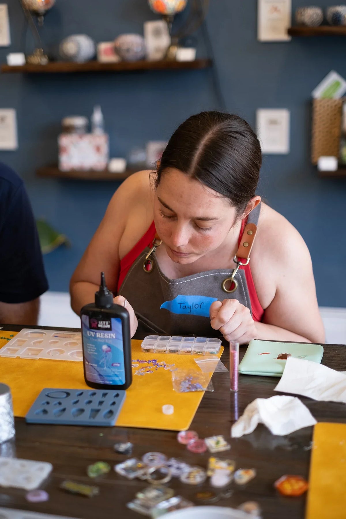 Arts & Craft Class, birthday party activity, date, team building, Resin Jewelry Making in Honolulu - KraftStories