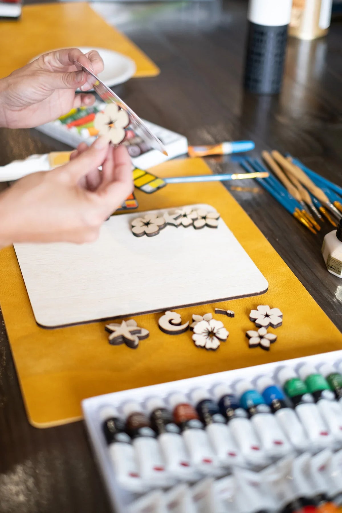Lei Workshop, Hawaiian Craft Workshop, Quick Hawaiian Activity, Birthday Activity, Wooden Lei Making Class in Honolulu