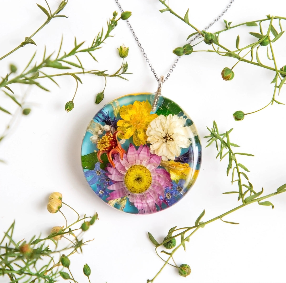 Arts & Craft Class, birthday party activity, date, team building, Resin Jewelry Making in Honolulu - KraftStories