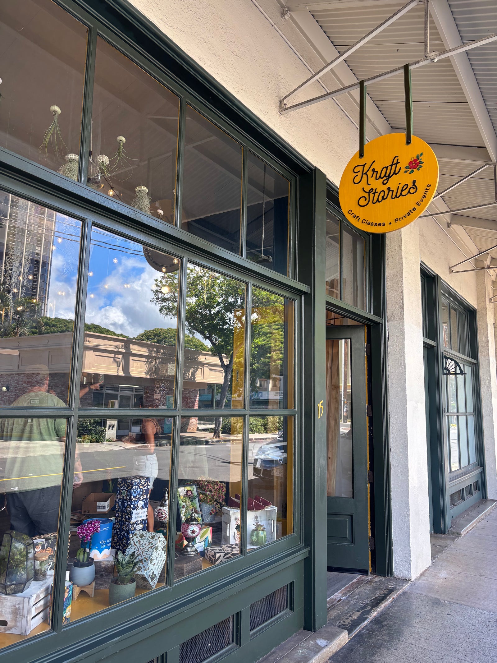 kraftstories hawaii studio front window