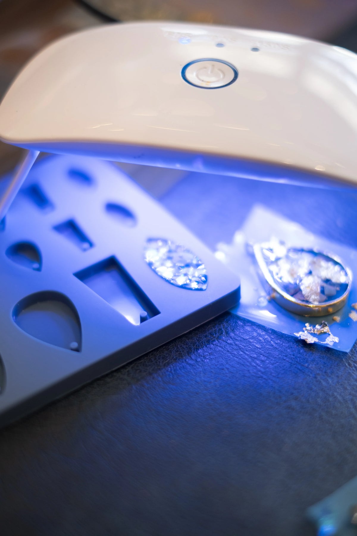 Virtual Arts & Craft Class, birthday party activity, virtual team building, Resin Jewelry Making Workshop - KraftStories