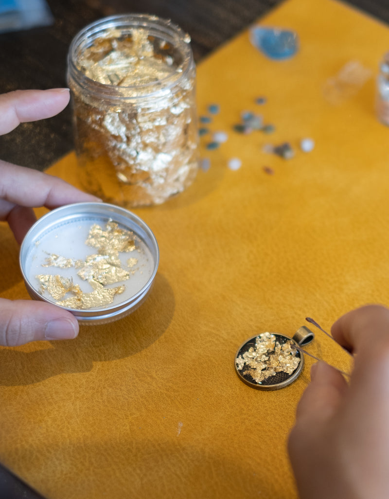Virtual Arts & Craft Class, birthday party activity, virtual team building, Resin Jewelry Making Workshop - KraftStories