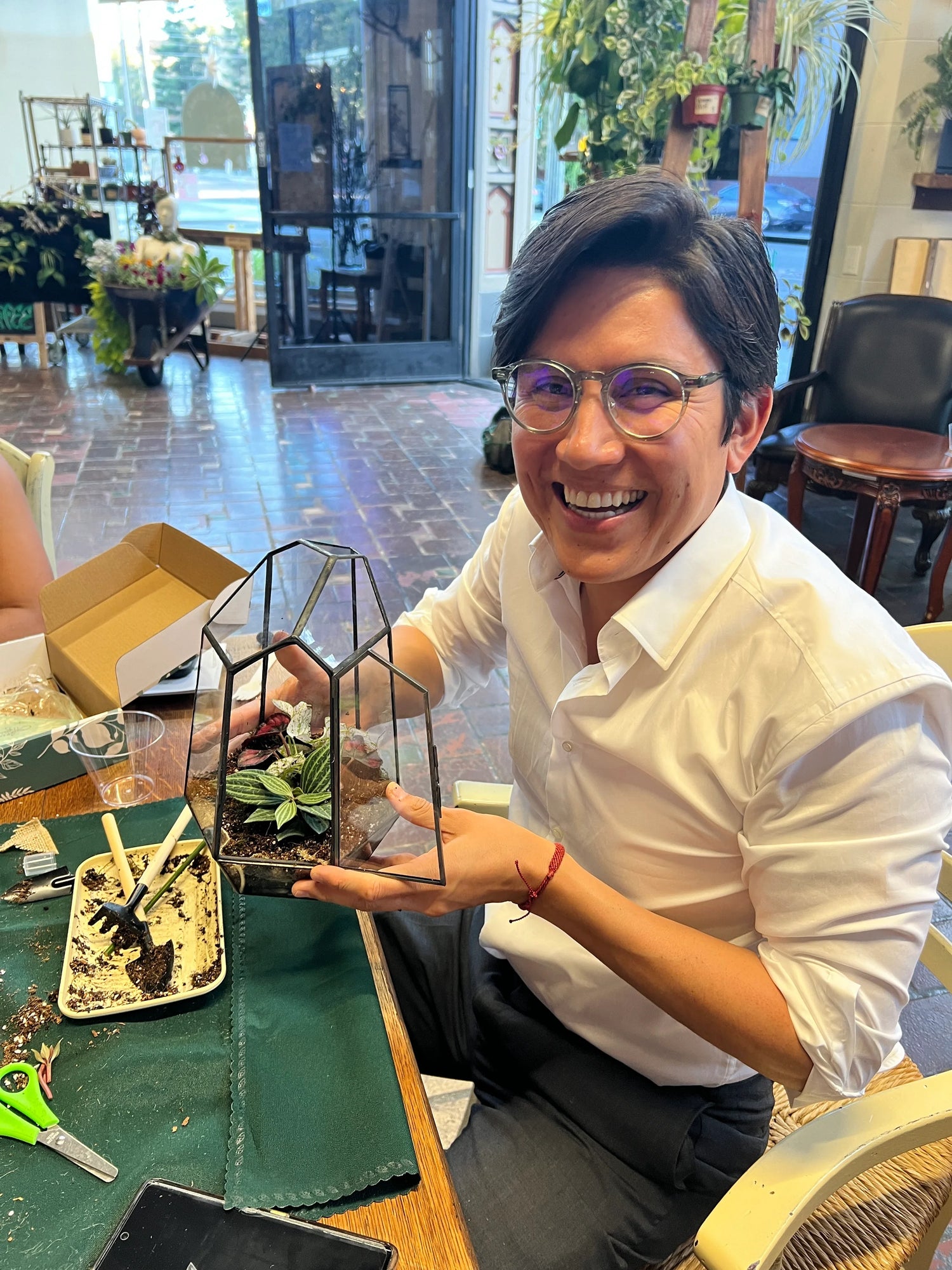 Arts & Craft Class New York, birthday activity, team building in nyc, Wardian Case Terrarium Workshop in NYC - KraftStories