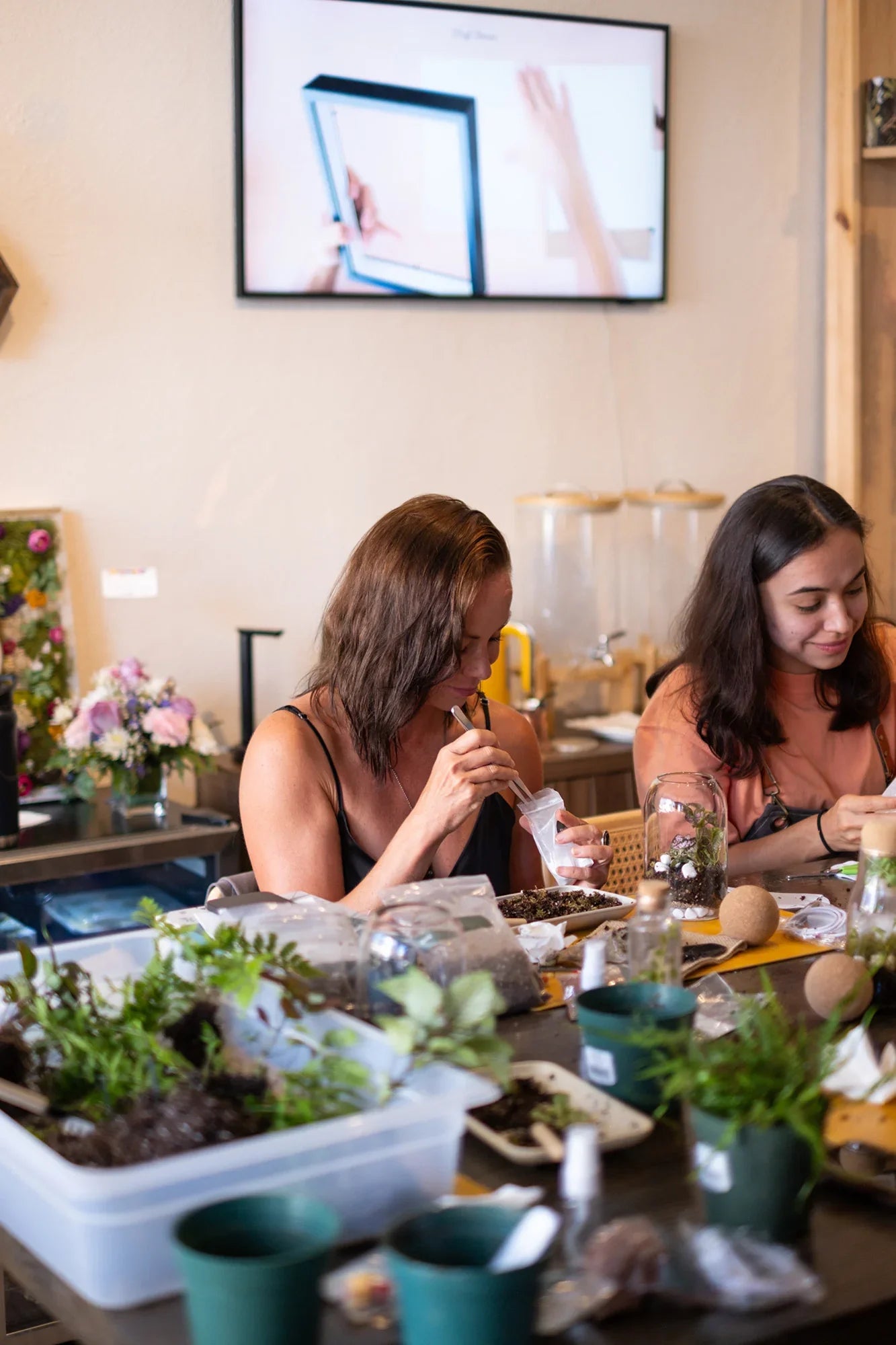 Arts & Craft Class Honolulu, birthday party activity, date, team building, Build a Self-Sustaining Terrarium - KraftStories