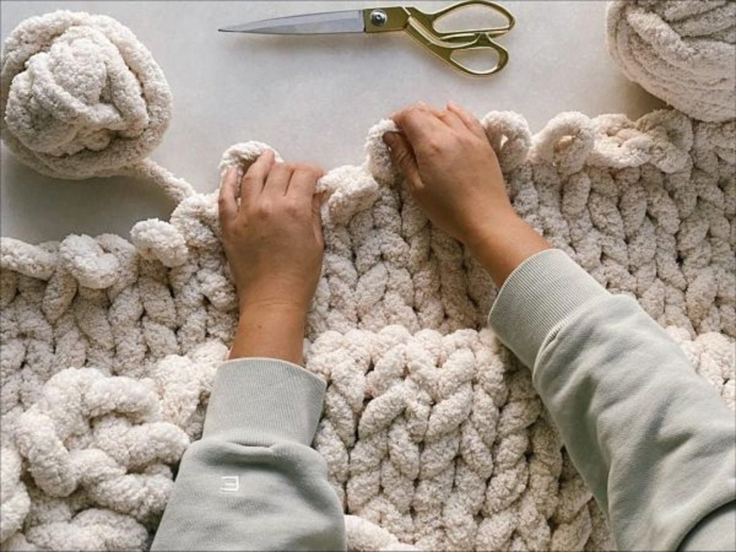 Chunky blanket arm knitting workshop in San Jose