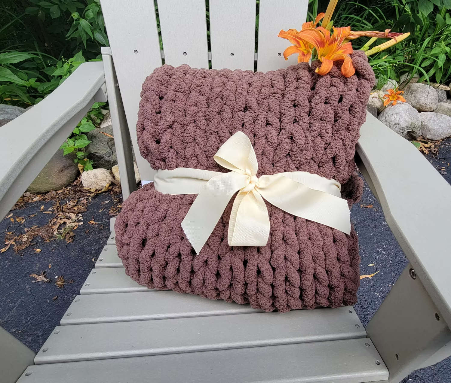 Building blanket rows by hand at the SoMa chunky blanket workshop