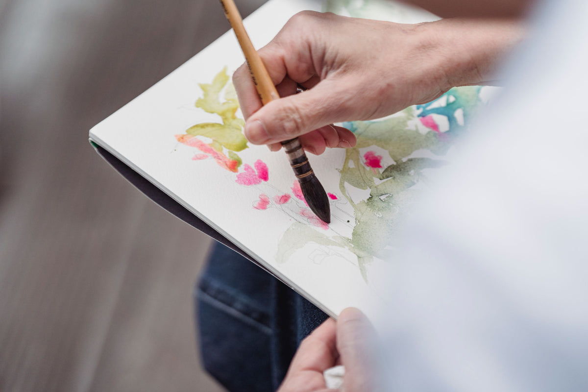 Painting watercolor flowers on a sketchpad - Watercolor Painting Workshop in NYC - KraftStories