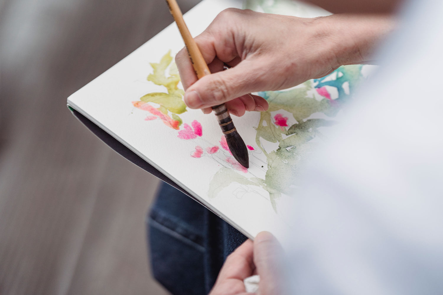 Painting watercolor flowers on a sketchpad - Watercolor Painting Class in NYC - KraftStories
