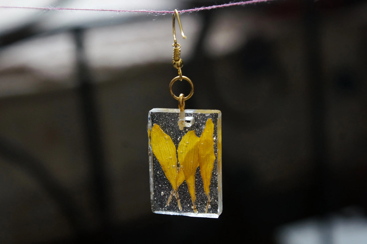 Arts & Craft Class, birthday party activity, date, team building, Resin Jewelry Making in Honolulu - KraftStories